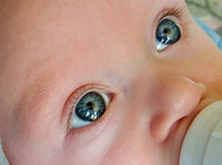 "Dona un biberón": mejorable campaña para conseguir leche artificial para los bebés de familias necesitadas