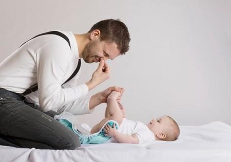 Ese gran y socorrido tema de conversación entre padres, "la caca" de tu hijo