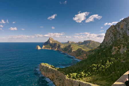 Viajes Turismo Escapadas Playa Otono Carolina Herrera Espana Costa