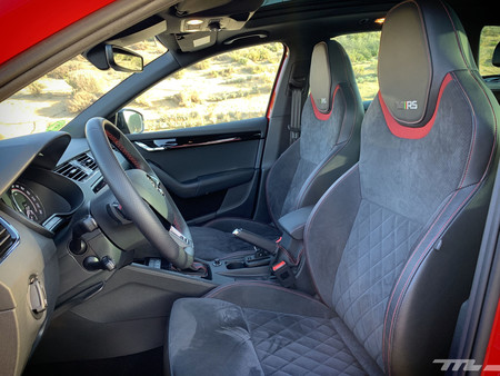 Skoda Octavia Combi RS 245 asientos delanteros