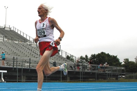 Homenaje a la leyenda maratoniana Ed Whitlock