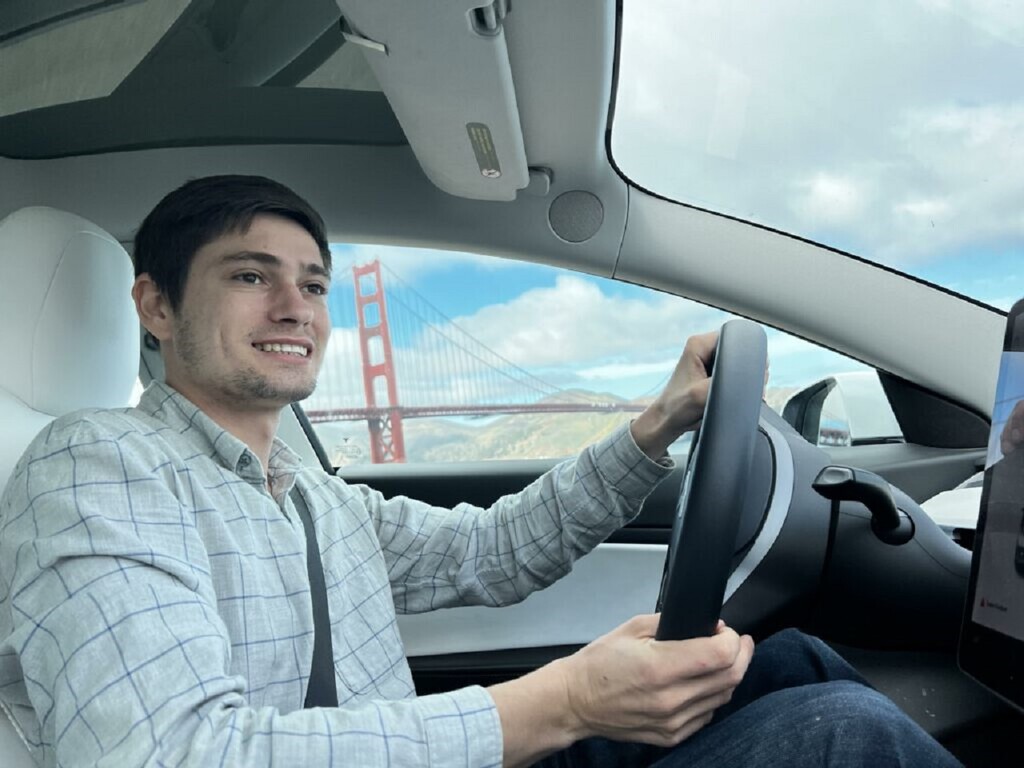 Un youtuber chocó mientras reseñaba la conducción autónoma del Model 3; lo despidieron de su trabajo... era empleado de Tesla 