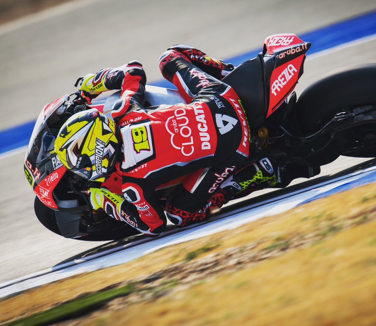 Álvaro Bautista da una nueva exhibición de superioridad en Buriram sobre Jonathan Rea