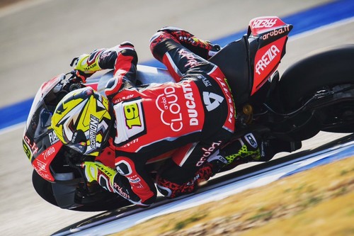 Álvaro Bautista da una nueva exhibición de superioridad en Buriram sobre Jonathan Rea