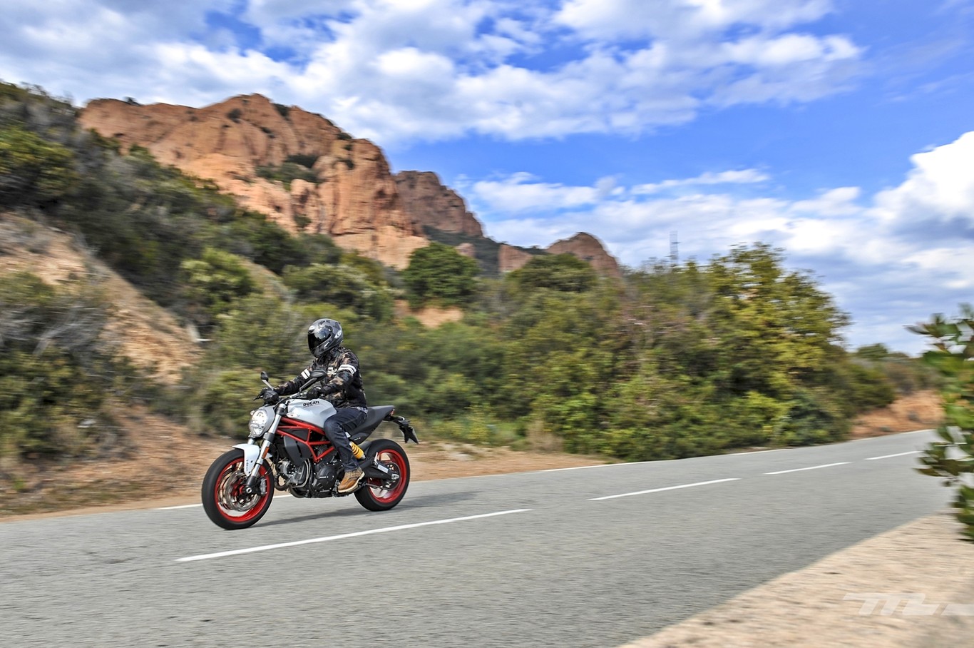 Ya conocemos la opción premium más bella para el carnet A2, y se llama Ducati Monster 797