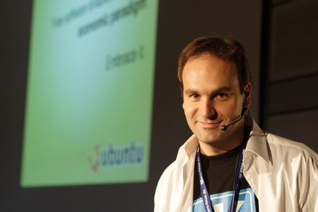 Mark Shuttleworth habla sobre el futuro de Ubuntu como un único sistema para cualquier plataforma