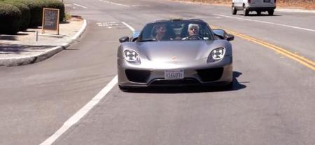 Jay Leno conduce el Porsche 918 Spyder y abrasa a preguntas al jefe del proyecto