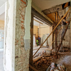 Ya es oficial, el Gobierno de España dará ayudas de hasta 18.000 euros por vivienda para reformar los pisos en comunidades 