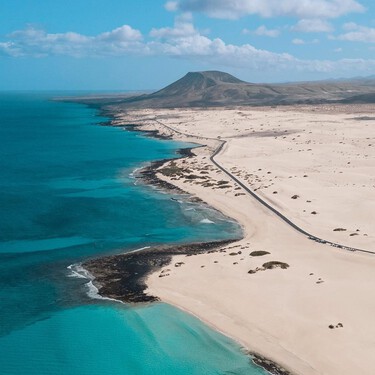 He recorrido toda España y he encontrado la carretera perfecta: vistas al mar y dunas infinitas para detener el coche