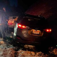 Cuidado si el GPS detecta mucho tráfico. Manda a 20 conductores a evitar un atasco y terminan atrapados por la nieve en un camino de cabras