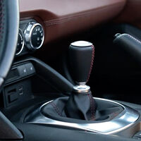 En EEUU casi nadie sabe conducir un coche con cambio manual, pero este hombre gana dinero con su Mazda MX-5 enseñando a manejar palanca y embrague