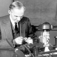 Henry Ford: "Si el éxito del trabajo lo requiere, prepárate para tirar cualquier teoría” 