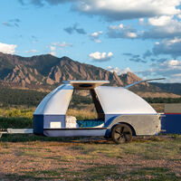 Esta coqueta mini caravana funciona como una 'power bank' para cualquier coche eléctrico