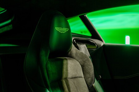 Contacto Aston Martin Vantage 2024 84