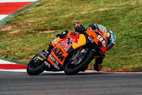 Daniel Holgado se estrena en Moto3 superando a David Muñoz en el primer baño de KTM a Honda