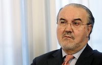 Poner a un ex-político en tu empresa