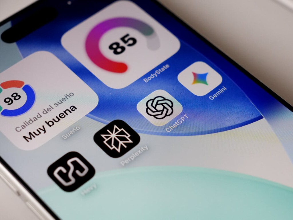 Sam Altman prometió que los anuncios en ChatGPT eran el último recurso. El código de la app dice lo contrario, pero los usuarios Apple tenemos un salvavidas