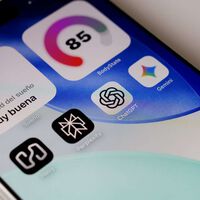 La última beta de ChatGPT esconde referencias a anuncios. Si tienes un iPhone, hay una puerta trasera para seguir usándolo gratis y sin publicidad