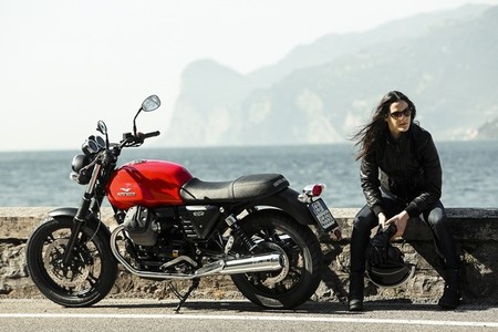 Moto Guzzi V7 Stone 2014