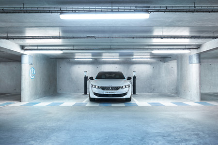 Peugeot 508 Hybrid, ofrece hasta 54 km de manejo 100% eléctrico