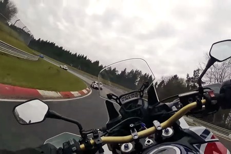 ¡Alucina! Esto es una Honda CRF1000L Africa Twin marcando un 8:38 en Nürburgring