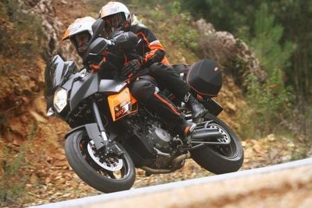 KTM comercializa sus novedades de carretera