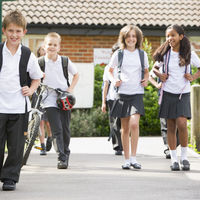 Los niños con falda y las niñas con pantalón, si quieren: uniforme neutro de género en un colegio irlandés