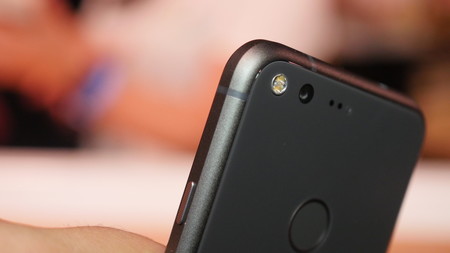 Aparecen los primeros vídeos 4K con estabilizador grabados con un Google Pixel