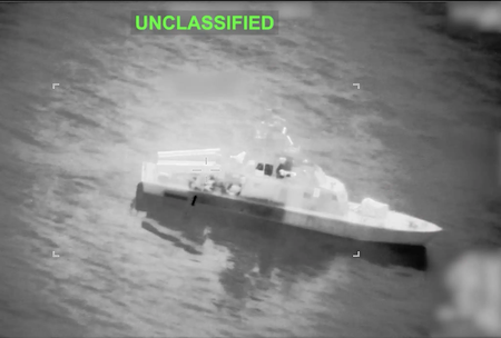 Lancha de mísseis iraniana momentos antes de ser atacada