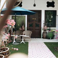 Ni de cemento, ni de hormigón: así es el suelo de los años 70 que regresa a patios y terrazas para hacerlos más frescos y naturales 