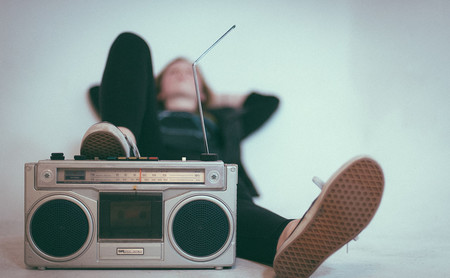 Radio, Relax y Resistiré: así están cambiando nuestros hábitos de escucha de música y podcasts con el distanciamiento social