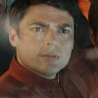 Pausa Star Trek (2009) en el minuto 47 y 38 segundos, podrás "encontrar" a R2-D2 de Star Wars surcando el espacio