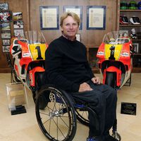 ¡Increíble! Wayne Rainey volverá a pilotar la Yamaha YZR500 en Goodwood 29 años después de quedar parapléjico 