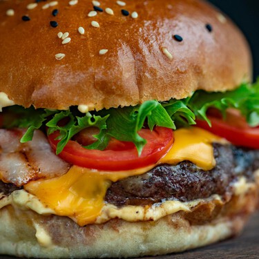 Lidl y la picadora de carne por menos de 30 euros con la que preparar hamburguesas caseras al estilo gourmet fácilmente