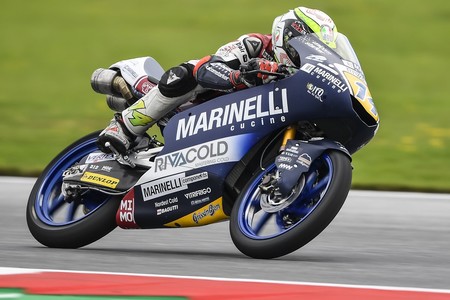 Tony Arbolino domina Moto3 el viernes en Silverstone con Marco Bezzecchi al acecho