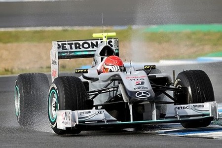 f1_michael-schumacher-sigue-poniendo-a-punto-el-mgp-w01-con-largas-tandas.jpg