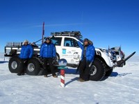 Artic Trucks prepara un par de Toyota Hilux 6x6 para recorrer la Antártida 