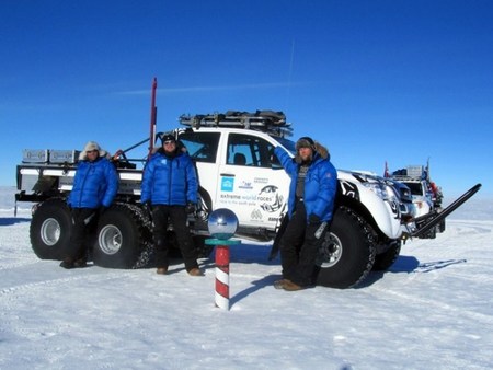 Artic Trucks prepara un par de Toyota Hilux 6x6 para recorrer la Antártida