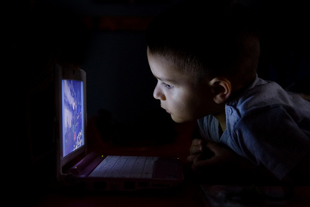 Protégeles es una organización de protección del menor con foco en el uso de Internet, la telefonía móvil y el ocio digital