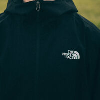 El Corte Inglés adelanta el invierno estas rebajas con este chollo de chaqueta The North Face a mitad de precio  