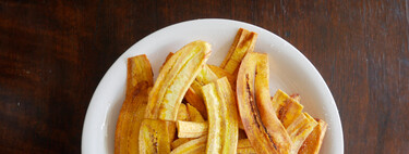 Chips de plátano frito o chifles: receta latinoamericana para un aperitivo súper fácil