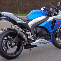 El último plan loco de Suzuki es convertir caca de vaca en gasolina. Van tan en serio que han creado una megafactoría solo para eso