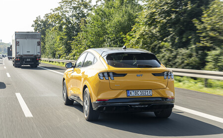 Probamos el Ford Blue Cruise, el sistema de conducción sin manos de Ford