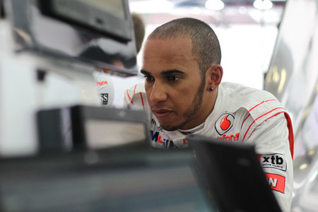 McLaren y Mercedes AMG niegan los rumores sobre Lewis Hamilton