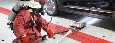 Uno de los mayores fabricantes de coches ha descubierto cómo apagar los incendios de los coches eléctricos más rápido: perforando las baterías