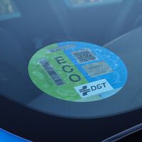 Adiós a la revisión de las etiquetas de la DGT: no llegará en esta legislatura y continuará el chollo de los mild-hybrid