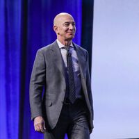 Amazon superó los tres billones de dólares de valorización y Jeff Bezos hizo lo que mejor sabe hacer: vender 15 millones de acciones 