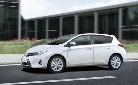 El Toyota Auris Híbrido es el coche híbrido más vendido en España en 2013