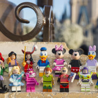 Lego se alía con Disney y presenta una colección de minifiguras para los niños (y sus padres)