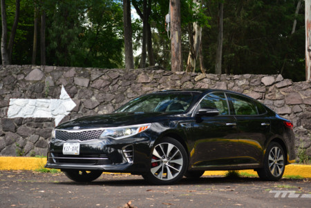 KIA Optima, lo manejamos y redefinimos nuestro concepto de sedán deportivo